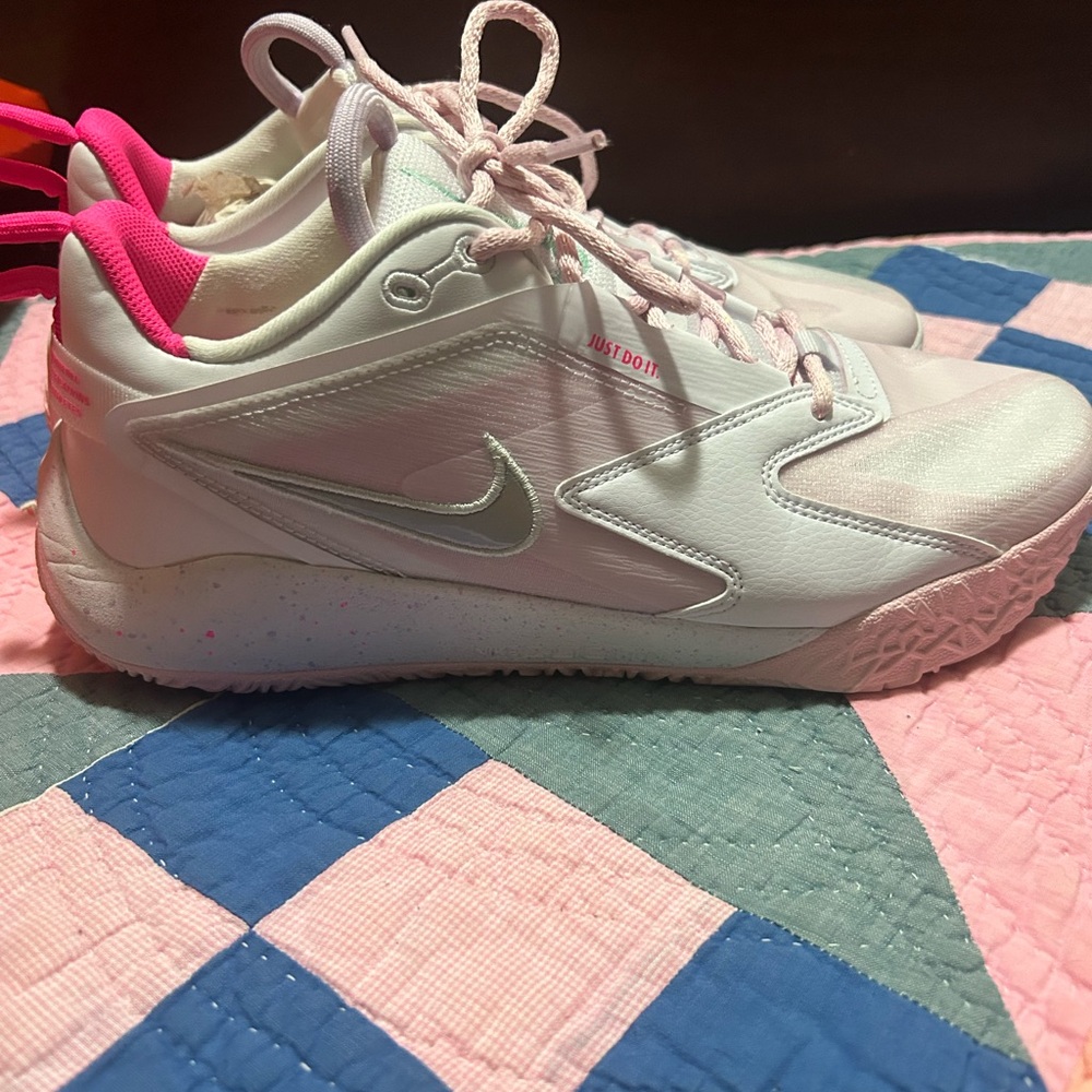 Hard to find in this size & color way!! Nike Zoom Hyperace 3 SE